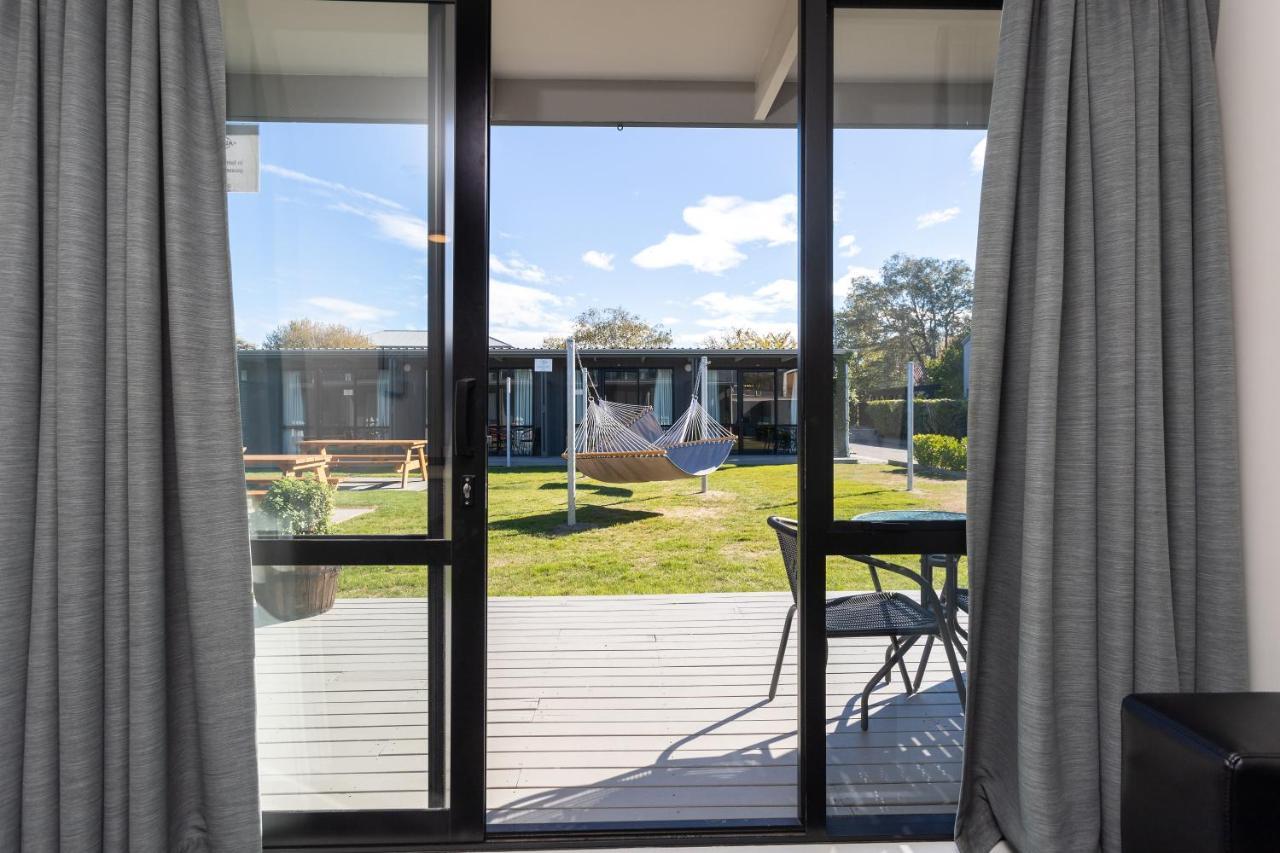 The Bealey Quarter Motel ไครสต์เชิร์ช ภายนอก รูปภาพ A view of the Hammock House from the living room