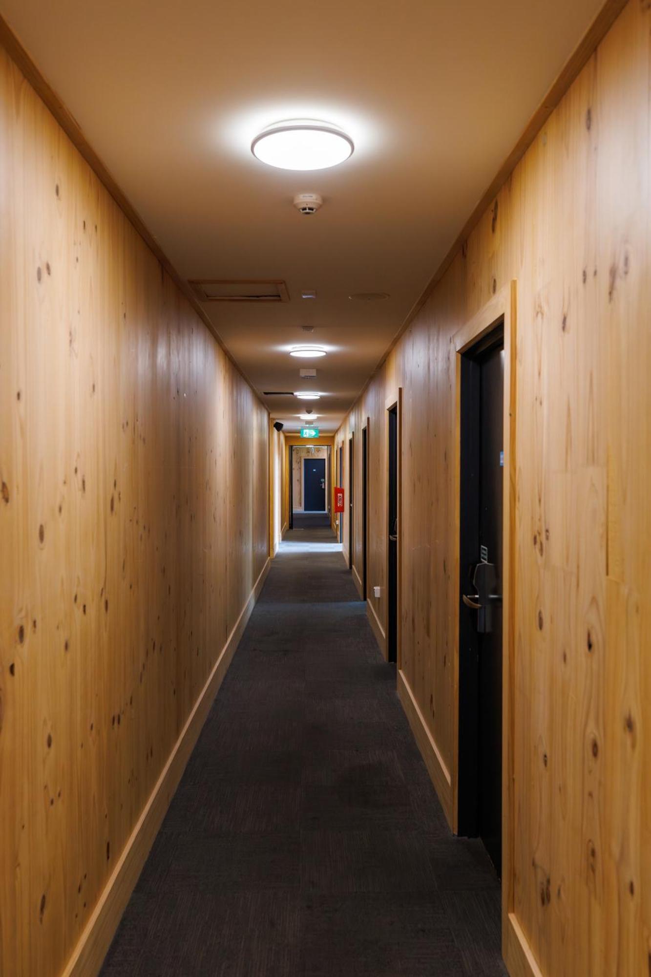 The Bealey Quarter Motel ไครสต์เชิร์ช ภายนอก รูปภาพ A corridor at the hotel