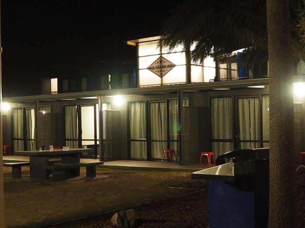 The Bealey Quarter Motel ไครสต์เชิร์ช ภายนอก รูปภาพ The Student Union at night